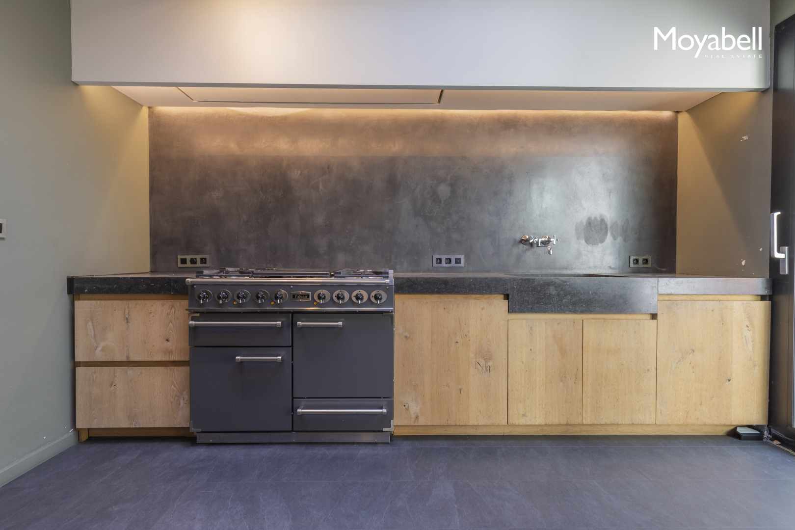 MULTIFUNCTIONELE WONING IN CENTRUM GENT MET TUIN EN 2 GARAGES