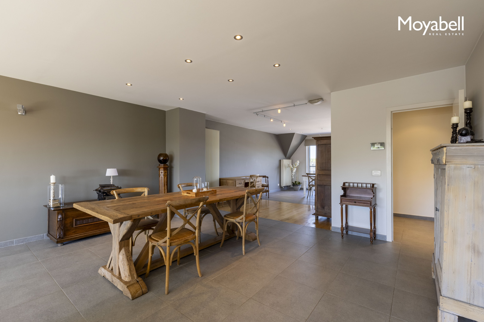 Gemeubeld penthouse van 208 m2 met 2 terrassen