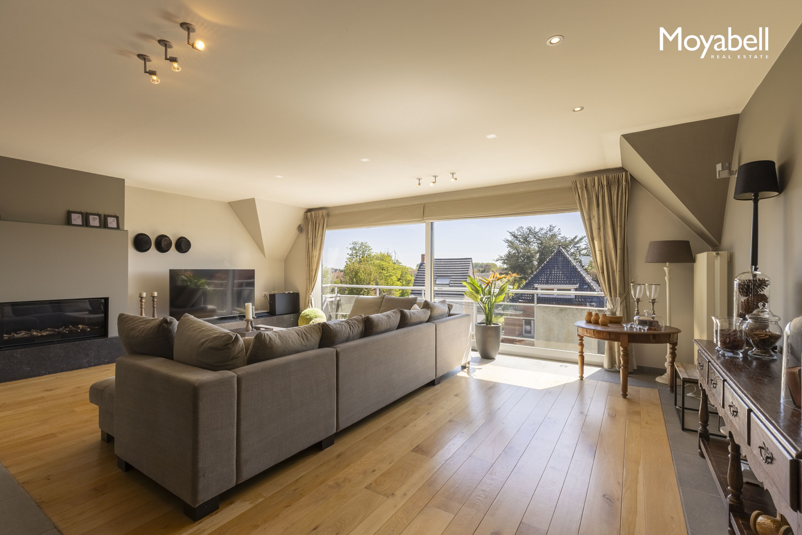 Gemeubeld penthouse van 208 m2 met 2 terrassen