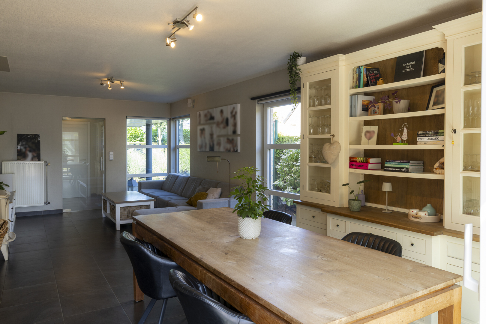 Hedendaagse energiezuinige woning met Tuin