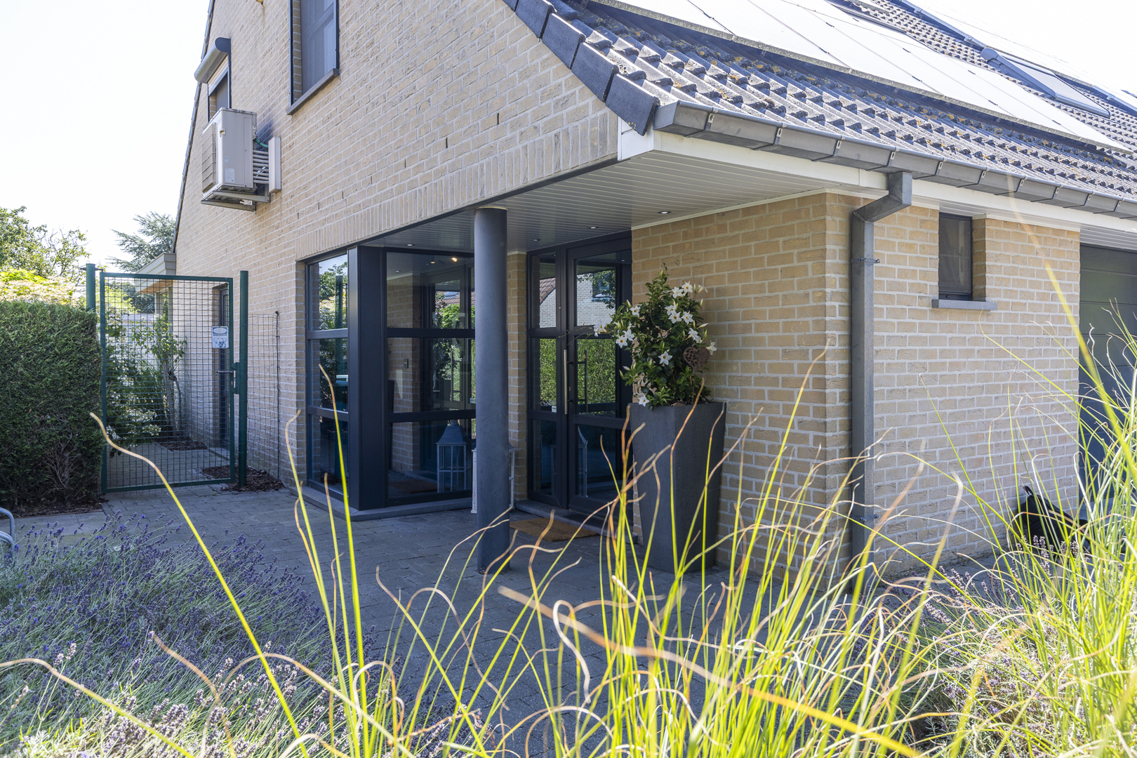 Hedendaagse energiezuinige woning met Tuin